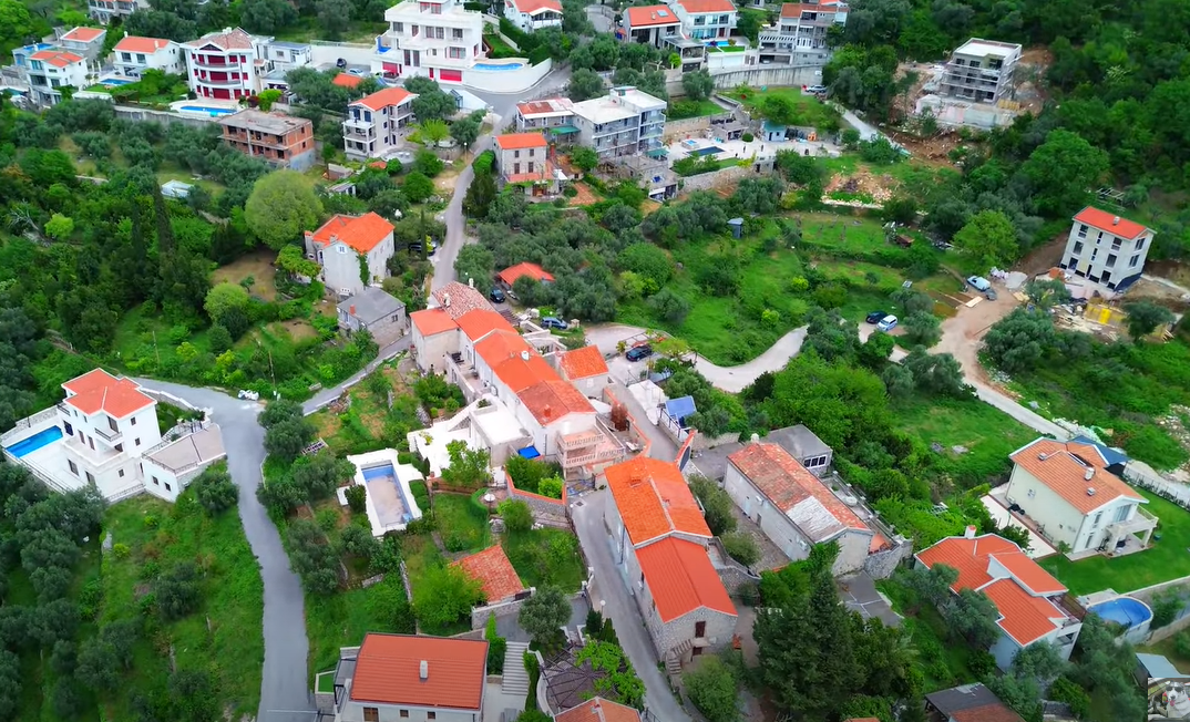 Excellent plot in a prime location in Rezevici